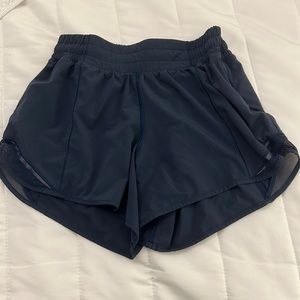 Lululemon Hotty hot shorts size 4 4 inch inseam low rise true navy